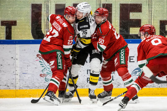 Moras Hampus Larsson och Tobias Ekberg mot Västerås Oskar