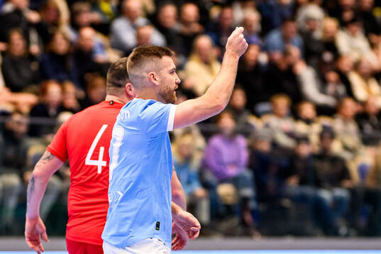 MFF Stjärnors Rasmus Bengtsson reagerar i