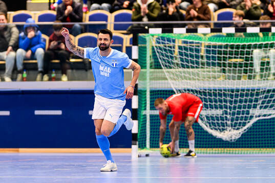 MFF Stjärnors Behrang Safari jublar