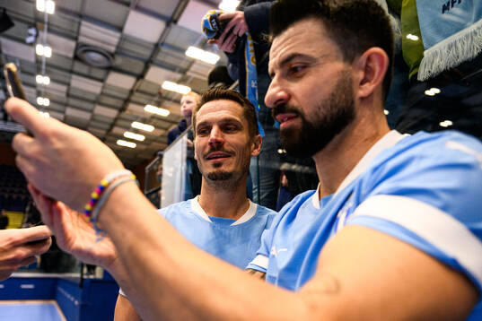 MFF Stjärnors Markus Rosenberg och Behrang Safari i