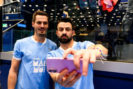 MFF Stjärnors Markus Rosenberg och Behrang Safari i