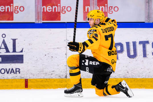 Skellefteås Jonathan Davidsson jublar