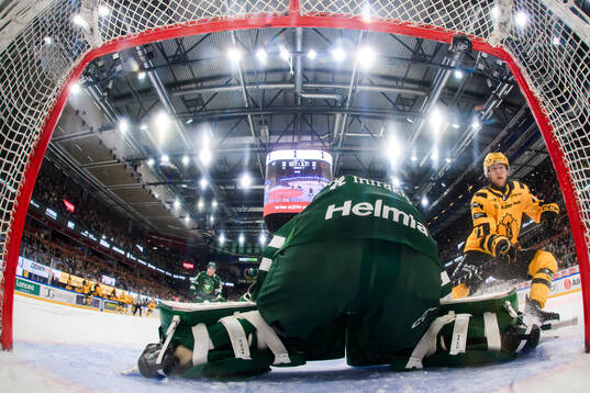 Skellefteås Jonathan Davidsson skjuter 2-3 bakom
