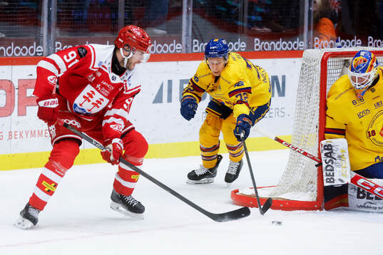 Timrås Magnus Pääjärvi och Djurgårdens Jesse Ylönen