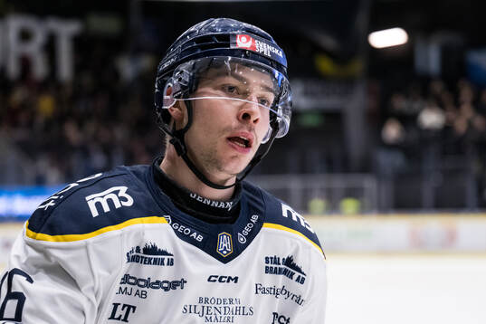 Södertäljes Filip Engarås jublar