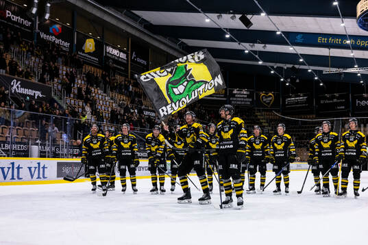 Västerås Oskar Kvist och Jimmie Jansson jublar