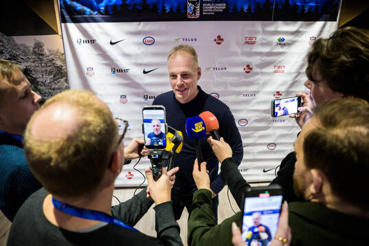 Bla gjennom flere bilder av 2026 IIHF World Junior Championship, day 11, Sweden, press event
