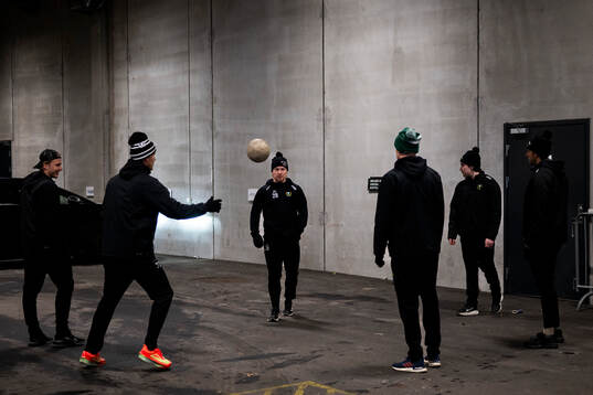 Färjestads spelare värmer upp