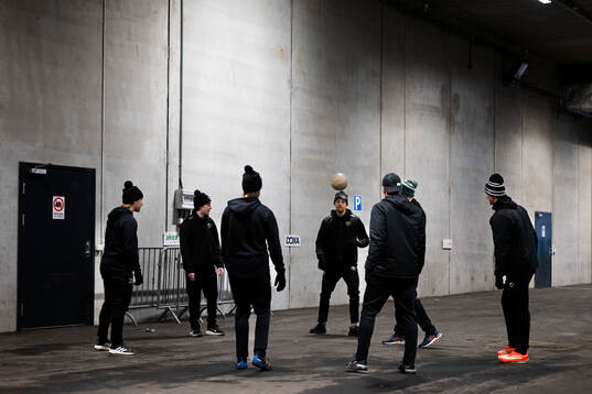 Färjestads spelare värmer upp