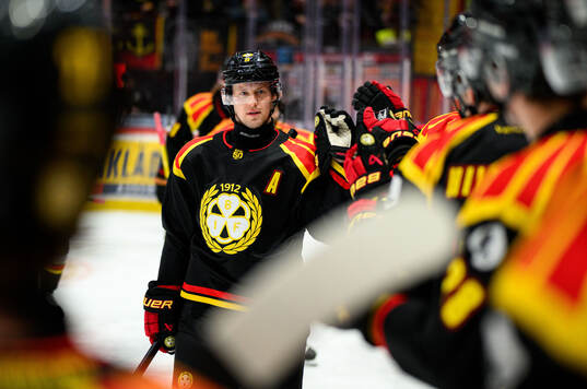 Brynäs Linus Ölund jublar