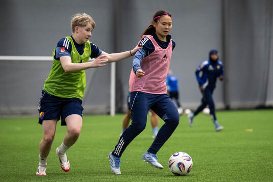 Olivia Ulenius och Urara Watanabe