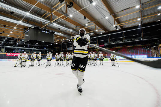 AIKs Daniel Muzito Bagenda jublar