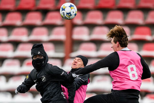 AIKs Axel Kouame, Charlie Pavey och Fredrik Nissen