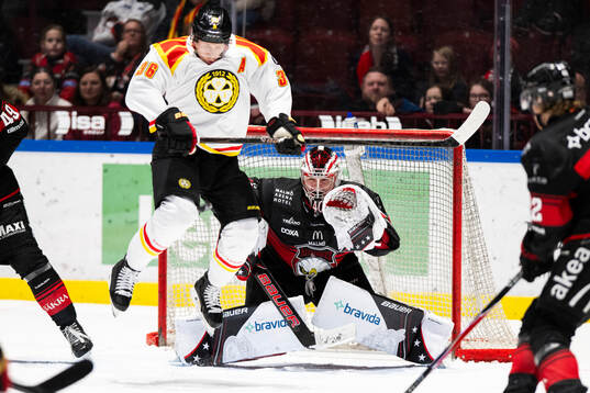 Malmö Redhawks målvakt Oskar Blomgren och Brynäs Linus