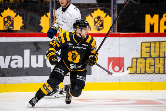 Skellefteås Jonathan Davidsson jublar