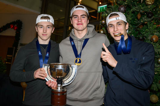 Bla gjennom flere bilder av 2026 IIHF World Junior Championship, Sweden, Arrival at Arlanda