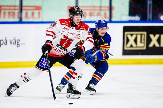 Örebros Peetro Seppälä och Djurgårdens Arvid Costmar