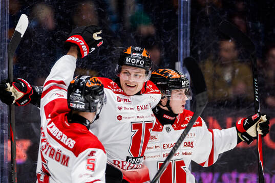 Örebros Milton Oscarson jublar