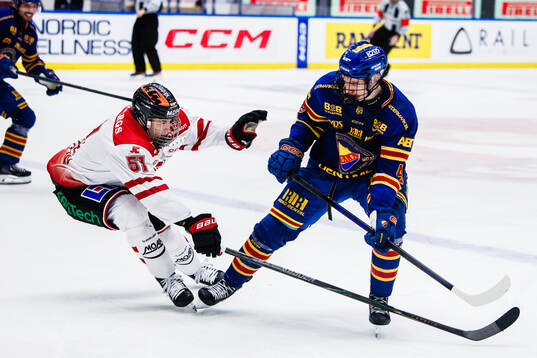 Örebros Niklas Aaram Olsen och Djurgårdens Marcus Nordmark