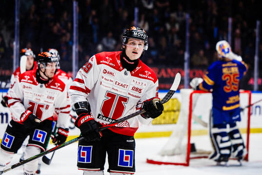 Örebros Milton Oscarson jublar