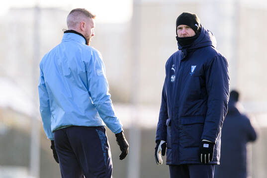 Pontus Jansson och sportchef Ola Toivonen