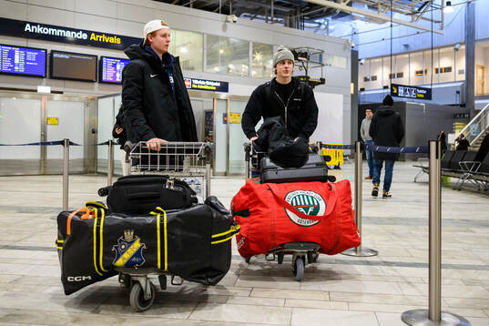 Bla gjennom flere bilder av 2026 IIHF World Junior Championship, Sweden, Arrival at Landvetter