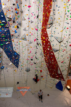 Klättervägg inne i Skellefteå kraft rena innan