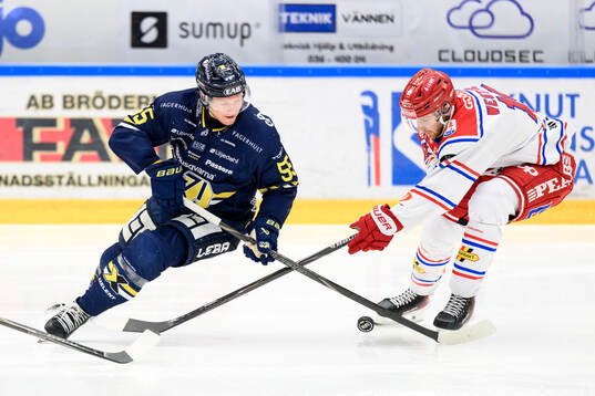 HV71s Andreas Borgman och Timrås Marcus Westfält