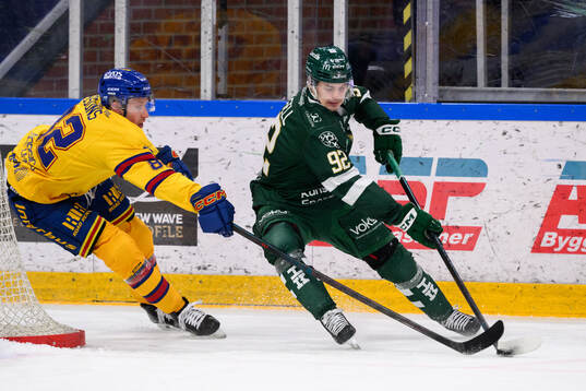 Djurgårdens Colby Sissons och Färjestads Lucas Forsell