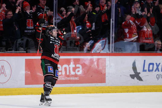 Örebros David Quenneville jublar