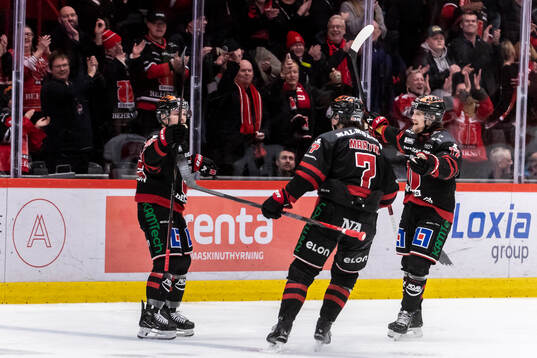 Örebros David Quenneville gör 3-1 och jublar med Luke