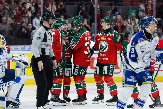 Frölundas Linus Weissbach jublar