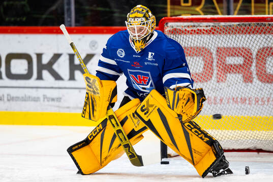 Skellefteås målvakt Jani Lampinen innan ishockeymatchen i