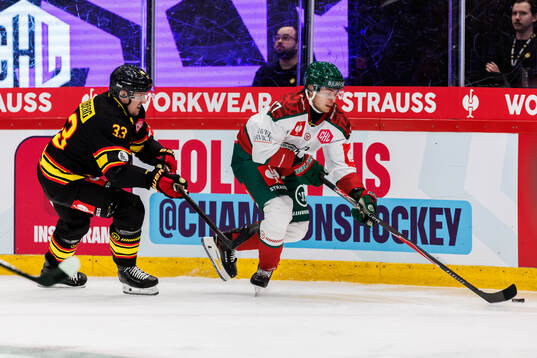 Jakob Silfverberg of Brynäs and Isac Born of Frölunda