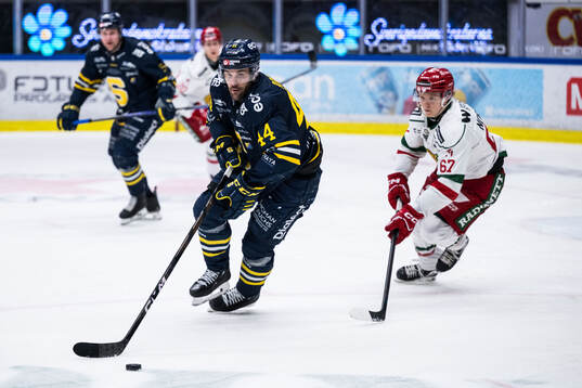 Södertäljes Niklas Arell och Moras Jesper Norbäck