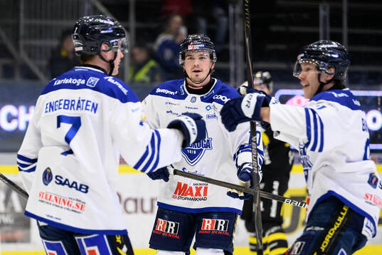 Karlskogas Alexander Ljungkrantz jublar med Sander Vold