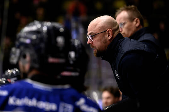 Karlskogas tränare Dennis Hall