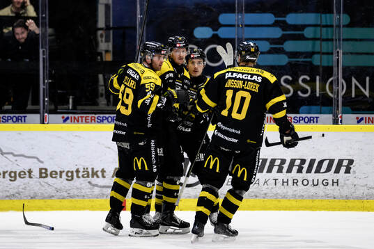 Västerås Oskar Kvist jublar