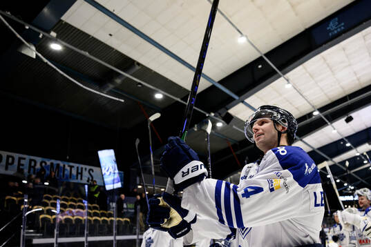 Karlskogas Alexander Leandersson jublar