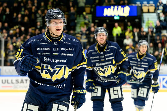 HV71s Axel Rindell jublar