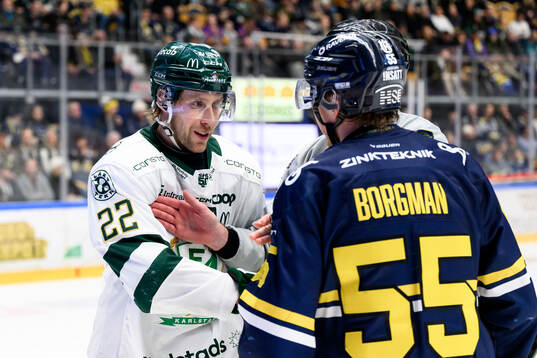 Färjestads Per Åslund och HV71s Andreas Borgman