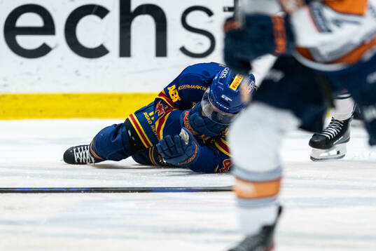 Djurgårdens Arvid Costmar har ont