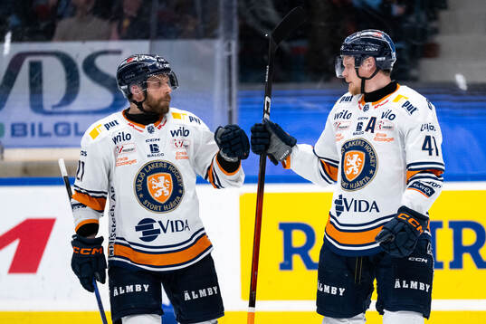 Växjös Ludvig Nilsson jublar med Brian Cooper