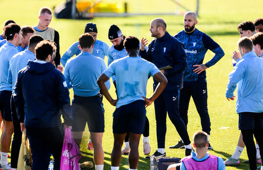 Huvudtränare Miguel Angel Ramirez och assisterande