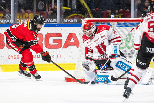 Luleås Frederic Allard och Örebros målvakt Jonas Arntzen