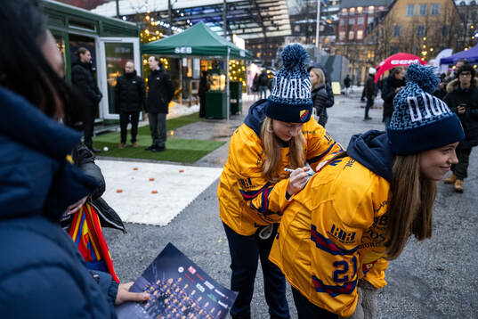 Djurgårdens Isabelle Leijonhielm och Wilma Georgny