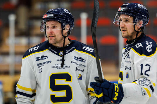 Södertäljes Jonas Ahnelöv och Viktor Liljegren jublar