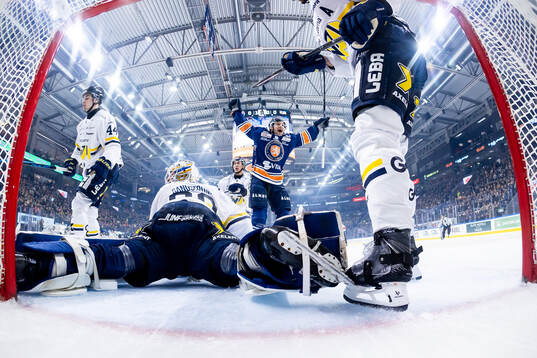 Växjös Sebastian Strandberg jublar