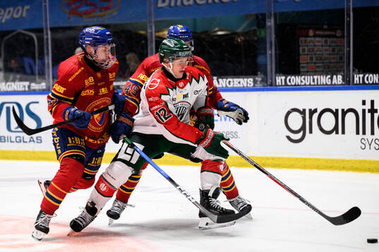 Djurgårdens Arvid Costmar och Frölundas Max Friberg