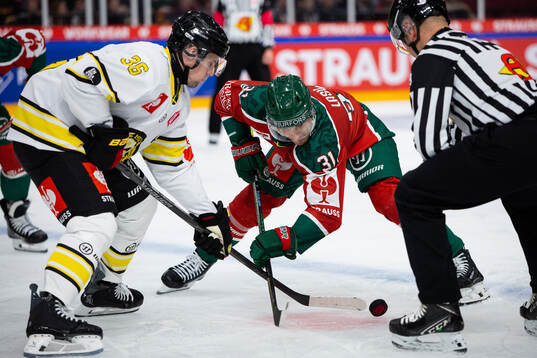 Linus Ölund of Brynäs and Nicklas Lasu of Frölunda